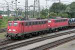 Die 140 843-4 & 140 799-8 rangieren in DT durch Oberhausen West an 11.07.2011