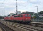 140 003-5 ist am Schluss des kurzen Lokzuges  den 185 397-7 mit 185 275-2 in der Mitte am 23.09.2011 durch Kaiserslautern zieht  