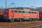 140 528-1 der DB Schenker Rail am 11.02.2011 abgestellt in Kreuztal. Bei den niedrigen Temperaturen werden die Loks aufgebügelt abgestellt, um sie auf Betriebstemperatur zu halten.