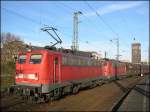 140 854 (vorne) und 140 855 (hinten) stehen am 15.12.2006 mit ihrem Gterzug in Dsseldorf Hbf.