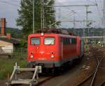 Aus geöffneten Fenstern des Sonderzuges lassen sicht tolle Schnappschüsse machen,und es stört so gut wie keinen Mitreisenden. 140 184 - 3 in Heidenau 23.05.2015 07:04 Uhr.