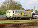  EVB  SUNRAIL 140 002-7 (NVR: 9180 6 140 002-7 D-EVB)<br>
Aus Lokfotografensicht  zur richtigen Zeit am richtigen Ort . Die wunderschöne<br>
von Roco gesponsorte Lok war am 12.05.2016 mit einem Autotransportzug durch Seelze<br> Richtung Wunstorf unterwegs.
In diesem Moment passte alles für's Foto. Idealer Sonnenstand,<br> eine große Wolkenlücke hatte
sich aufgetan und kein Zug aus der Gegenrichtung<P>Weitere Bilder zum Thema Bahnfotografie gibt es auf meiner Site unter:<br> 
<a href= http://www.ralf-bueker.de/Ralf's Eisenbahnbilder.htm target= _blank >Ralf's Eisenbahnbilder