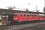 141 226 steht am 18.10.03 in Koblenz Hbf bereit,ihren Zug (mit defektem Steuerwagen) ber die Moselbahn nach Trier zu fahren.