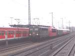 Am 24.4.2005 durchfhrt die 141 228 mit dem MoBa Train des Eisenbahnmuseums Darmstadt-Kranichstein und 103 101 im Schlepp Hanau Hbf.