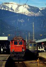 Rendevouz von ÖBB 1245.532 und DB 141 172-7 im Dezember 1979 im Bahnhof Garmisch-Partenkirchen