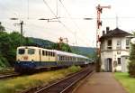 141 137 mit RB 8627 (Kassel Hbf–Gieen) am 29.06.1996 in Guntershausen