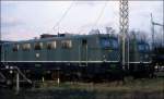 Am 21.3.1992 gehörten einige E-Loks der Baureihe 141 schon zum alten Eisen. Dabei hatten 141160 rechts und 141197 links noch nicht ganz ausgedient; denn sie dienten im BW Northeim noch als Trafostation!