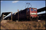 Am hoch gelegenen S-Bahn Bahnsteig in Zielitz wartet am 30.12.1990 DR 2452019 auf die Abfahrt nach Magdeburg.