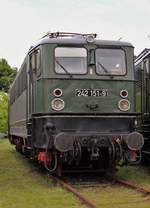 242 151-9 war am 25.05.13 beim DR E-Lok Treffen beim TEV Weimar zu sehen.