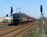 Die gute alte E42! Mit ihrer aktuellen Bezeichnung 142 001-7 transportierte die Lok der Muldental Eisenbahnverkehrsgesellschaft(MTEG) am 03.04.2009 einen Autotransportzug.
