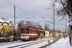 142 110-6 und 142 145-2 durchfahren am 29.12.2014 mit einem Müslibomber den Haltepunkt Dresden-Stetzsch. Passenderweise kämpfte sich in diesem Moment die Sonne durch die sonst dichte Wolkendecke.