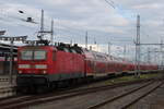 143 333-3 mit RE 18497 von Warnemnde nach Berlin Hbf(tief)bei der Ausfahrt im Rostocker Hbf.16.04.2017