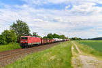 143 250 mit einem Güterzug am 23.05.2018 bei Woltorf.