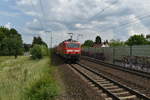 Am Sonntag den 27.5.2018 kommt die 143 170 mit einem RB75 Sandwich nach Wiesbaden Hbf in Klein Gerau eingefahren. 