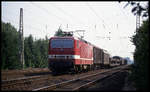 143856 ist hier bei Neubeckum am 27.7.1994 um 11.20 Uhr mit einem Güterzug in Richtung Hamm unterwegs.