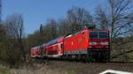 143 803 zieht eine RB22 nach Frankfurt und wurde hier kurz hinter Niederjosbach fotografiert. Aufgenommen am 6.4.2018 14:03