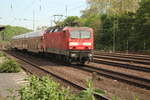 BR 143 663 auf Durchfahrt mit einem Regionalexpress in Köln West.