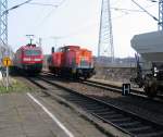 Die 143966-0 von Sassnitz kommend fhrt in den Rgenbahnhof ein neben ihr steht eine V160.4 mit Wagon er hat dort die Nacht verbracht.