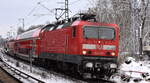 DB Regio AG - Region Nordost mit der  143 267  (NVR:  91 80 6143 267-3 D-DB ) und dem RE 3 nach Jüterbog am 04.12.23 Berlin Buch.