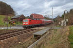 Auch im Dresdner S-Bahn-Verkehr ist die Baureihe 143 auf dem Rückzug. Am 03.01.2024 war mit 143 194 nur noch eine Maschine auf der S1 verplant. Sie zog S 31729 bei Strand durch das Elbtal in Richtung Bad Schandau.