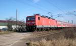 Mit sehr geringer Geschwindigkeit zieht 143 011-5 ihren Regionalexpress aus Halle nach Kassel Willhelmshhe.