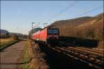 Die Trierer 143 184 bringt bei Leutesdorf die RB27 (RB 12573)  Rhein-Erft-Bahn  von Kln Hbf nach Koblenz Hbf.(09.02.2008)