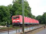 DB 143 281-4 mit einem Lokzug in Rdesheim, Fahrtrichtung Norden (Koblenz). Der LZ besteht aus 4 143er und 3 ausgemusterten Lokomotiven am Zugschluss (BR 111, BR 110)
