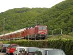 143 932-2 mit Regionalexpre, aus Richtung Trier kommend, kurz vor der Einfahrt (eigentlich Durchfahrt) des Bahnhofs Winningen (Mosel)  Uwe Wstenhagen 29.04.2009