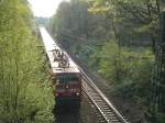 Hier zieht grade die 143-329 die Linie S1 von Dsseldorf nach Dortmund.
Das Bild entstand am 22.04.2005 (gegen ca 18 Uhr)50 m vor dem Haltepunkt Essen Eiberg