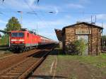 143 272-3 zieht am 5.10.2009 den RE von Cottbus nach Leipzig Hbf aus dem Bahnhof Eilenburg. Ab dem Fahrplanwechsel wird sie durch die BR 182 ersetzt.