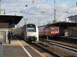 TR 460 017 als TR 87531 nach Mainz und 143 280 mit der RB27 nach Mnchengladbach am 14.10.09 in Kln Deutz.