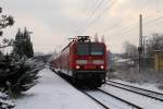 143 327-5 verlsst mit dem etwas verspteten RE 3704 nach Leipzig Hbf den Bahnhof Altenburg.