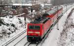 143 941 schiebt am 07.12.10 eine RB nach Leipzig.