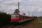 143 036-2 schiebt eine S6 durch Dsseldorf-Angermund.