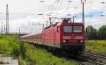 DB 143 123-8 mit der RB 16323 von Eisenach nach Halle (S) Hbf, bei der Einfahrt in Naumburg (S) Hbf; 08.08.2011