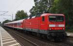 Hier 143 314-3 mit einem R60 von Hamburg-Altona nach Itzehoe, dieser Zug stand am 9.10.2011 in Elmshorn.