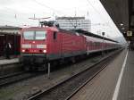 Am 29.10.2011 wartete 143 881 in Wrzburg Hauptbahnhof auf die Abfahrt nach Stuttgart HBF.