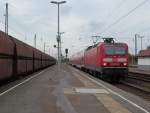 143 879-5 fhrt am 01. Juli 2012 mit einer Regionalbahn nach Eisenach in Grokorbetha ein.