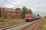  Die Reichsbahn lebt!  zumindest wenn man von ein paar Kleinigkeiten absieht. Die Hallenser Museumslokomotive 243 005-6 ist am 20.09.2013 mit dem Leipziger Museumszug auf der Fahrt von Leipzig nach Arnstadt, wo an diesem Wochenende das 20jhrige Jubilum des dortigen Bahnbetriebswerkes hist. gefeiert wird. Hier durcheilt der Zug Leipzig-Miltitz und 03 1010 am Zugschlu gert zur Nebensache...