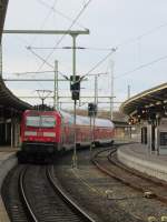 3.1.2014 13:00 DB AG 143 367-1 schiebt den RE aus Dresden Hbf aus Plauen (Vogtland) Oberer Bahnhof in Richtung Hof (Saale) Hbf.
