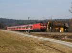 Die 143 626 mit einer S Bahn nach Neumarkt Opf. am 05.03.2011 unterwegs bei Pölling.