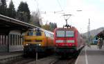 218 477-8 mit Messzug und RB 26990 (Neustadt(Schwarzw)-Freiburg(Breisgau) Hbf) mit Schublok 143 145-1 in Neustadt 4.11.14