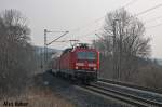 143 220 mit einer Regionalbahn am 20.03.2015 bei der Einfahrt Weimar ri. Erfurt. 