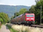 Neben 143 092 fuhr auch 143 106 auf der Neckar Alb Bahn umher. Langsam übernehmen auf der Strecke Loks der Baureihe 111 die Leistungen, sodass die ein oder anderen 143 schon weichen mussten. Hier konnte 143 106 am 14.7.13 beim Verlassen des Ortes Metzingen aufgenommen werden. 