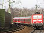 143 203 hat gerade den Bahnhof Lehrte verlassen und schiebt ihren RE nach Hannover. Die Aufnahme entstand am 17.02.07