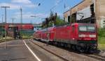 Wer seinen Zug liebt, der schiebt.....143 194-9 ist mit dem RE Saarbrücken - Koblenz gerade im Bahnhof Völklingen abgefahren.