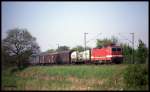 DR 143570 mit einem Güterzug am Ortsrand von Hasbergen Richtung Osnabrück am 15.5.1992 um 9.28 Uhr.