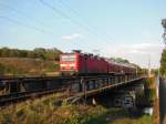 143 867 an einem warmen Sommerabend auf der Nahlebrücke im Leipziger Auwald als Regionalbahn Leipzig - Weißenfels.