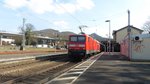 Die 143 925 der DB mit dem RB 27 (Köln - Koblenz) beim Halt in Königswinter in Richtung Koblenz, DEN 26.03.2016