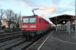 Zwischenhalt am 04.03.2015 von 143 312-7 mit dem HVZ-Verstäcker (Neuenburg (Baden) - Freiburg (Brsg) Hbf) in Müllheim (Baden).